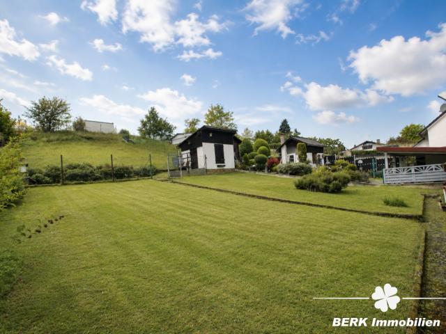 BERK Immobilien Wohnen und Ausbauen auf einem großzügigen Grundstück mit ca. 1.283 m²