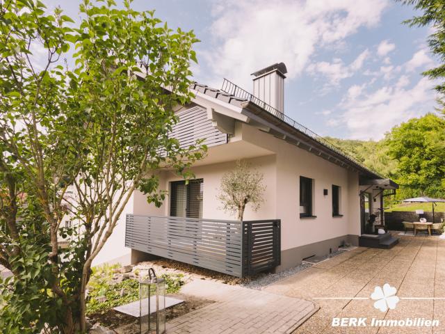 BERK Immobilien – Top modernisiertes Einfamilienhaus mit Einliegerwohnung und Ausbaureserve