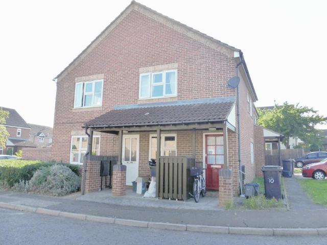Berkely Drive, Chelmsford 2 bed maisonette to rent £1,350 pcm £312 pw