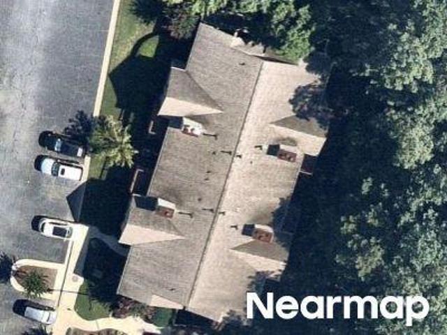 Berkeley Woods Dr