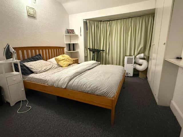 Berkeley Avenue, Hounslow TW4 1 bed in a house share to rent £1,000 pcm £231 pw
