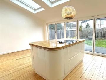 Berkeley Avenue, London, DA7 4UB, United Kingdom | 4 bed duplex for rent #138931074 | Rentberry