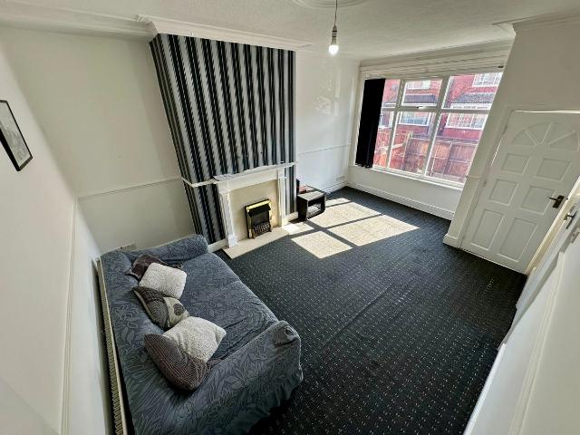 Berkeley Avenue, Leeds LS8, 2 bed terraced house to rent, £875 pcm | PrimeLocation