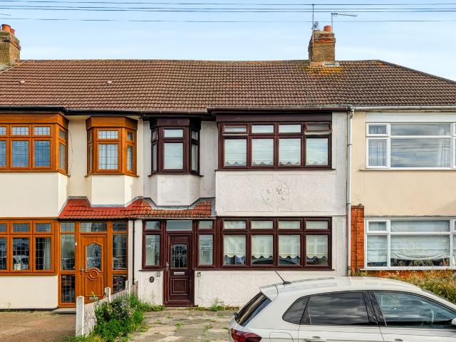 Berkeley Avenue, Romford RM5, 3 bed terraced house to rent, £2,600 pcm | PrimeLocation