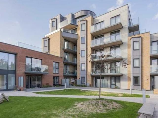 Berkeley Avenue, Reading, RG1 2 bed flat to rent £1,900 pcm £438 pw