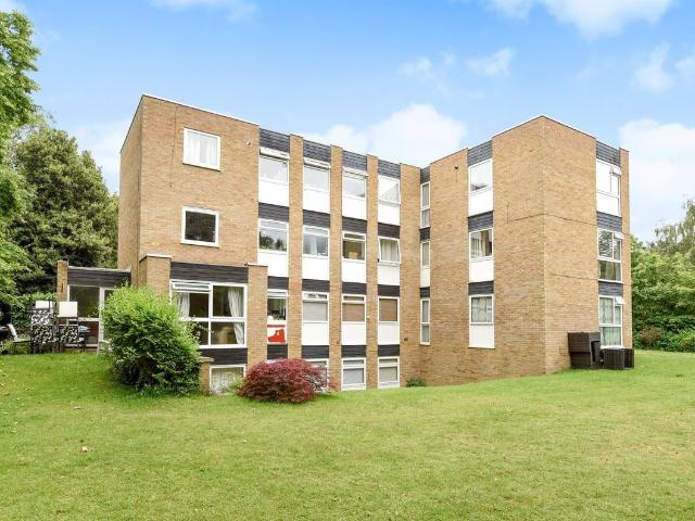 Berkeley Court, Weybridge KT13, 2 bed flat to rent, £1,650 pcm | PrimeLocation