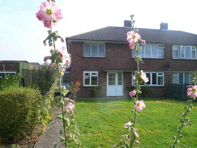 Berkeley Close, Chesham HP5, 2 bed flat to rent, £1,400 pcm | PrimeLocation