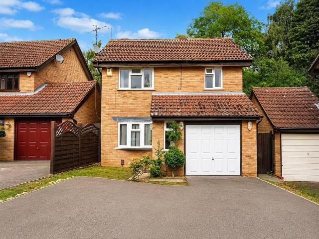 Berkeley Close, Cliftonville, NN1 3 bed detached house to rent £1,395 pcm £322 pw