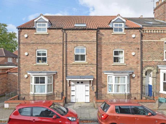 Berkeley House, Milton Street. 2 bed flat to rent £1,150 pcm £265 pw