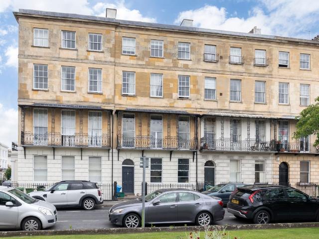Berkeley Place, Cheltenham GL52, 1 bed flat to rent, £1,000 pcm | PrimeLocation