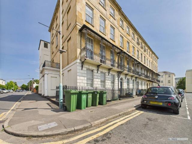 Berkeley Place, Cheltenham GL52, 1 bed flat to rent, £925 pcm | PrimeLocation