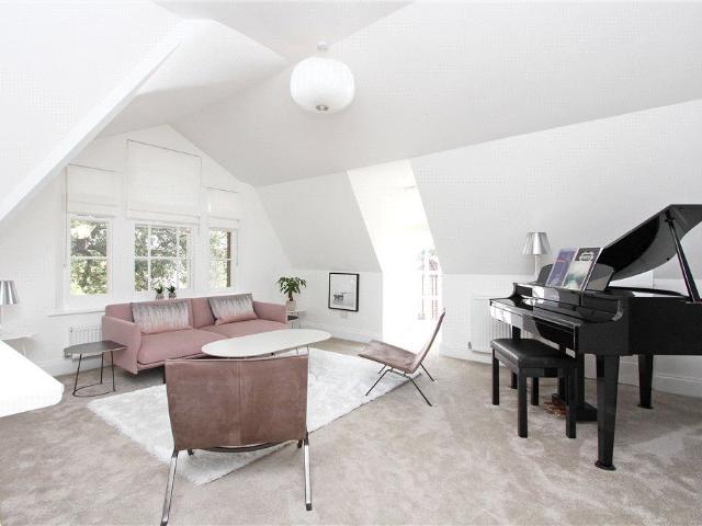 Berkeley Place SW19, 3 bed flat to rent, £3,350 pcm | PrimeLocation