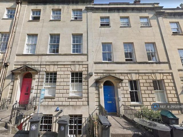 Berkeley Square, Bristol, BS8 5 bed flat to rent £4,125 pcm £952 pw