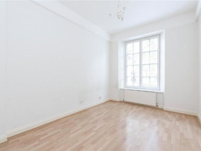 Berkeley Street, Mayfair, London 2 bed flat to rent £4,500 pcm £1,038 pw