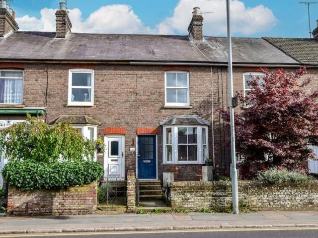 Berkhampstead Road, Chesham, HP5 2 bed house to rent £1,550 pcm £358 pw