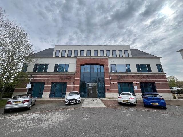 Berkshire Court, Downmill Road, Bracknell RG12, 1 bed flat to rent, £1,100 pcm | PrimeLocation