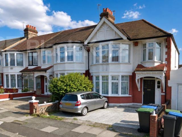 Berkshire Gardens, Bounds Green N13, 5 bed town house to rent, £4,000 pcm | PrimeLocation