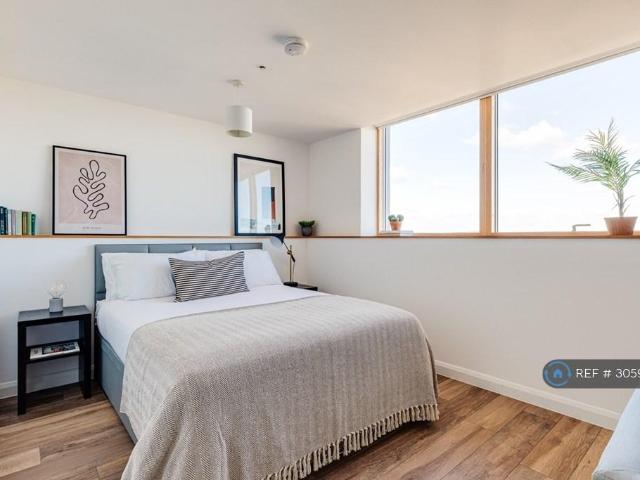 Berkshire House, Maidenhead, SL6 Studio to rent £1,450 pcm £335 pw