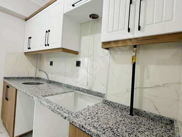 BERLİN EMLAK'TAN CADDE ÜZERİ KİRALIK 2+0 DAİRE