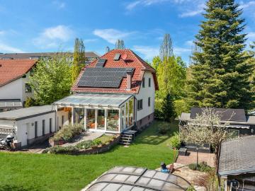 Berlin Französisch Buchholz: Detailverliebtes EFH auf 1.100 m2 mit Baugrundstück, Pool & Garage!