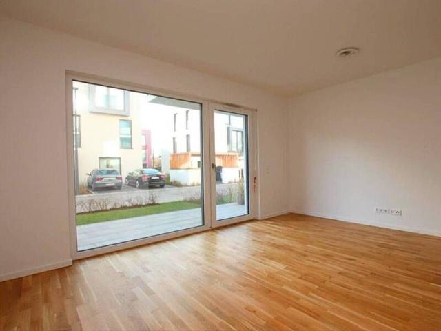 Berlin Lichtenberg: Moderne 2 Zimmer Wohnung mit sonniger Terrasse in fußläufiger Nähe zum Spreeufer