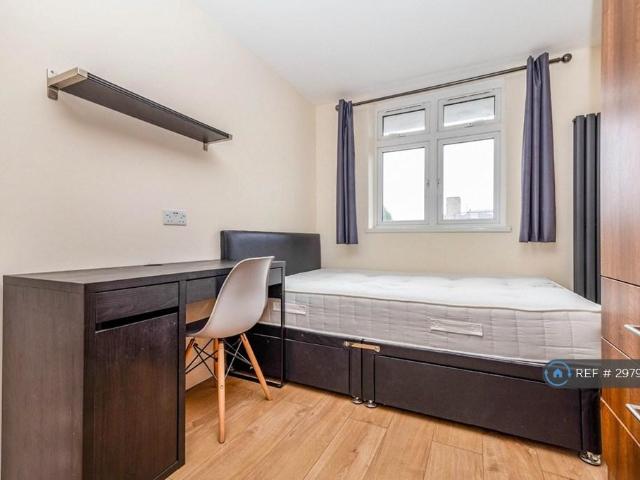 Bermondsey, London, SE16 4 bed maisonette to rent £4,000 pcm £923 pw