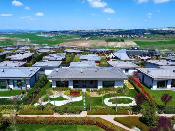 Berna Yılmaz'dan Mesa Yeşilyaka Su Göl Model Sıfır Satılık Villa