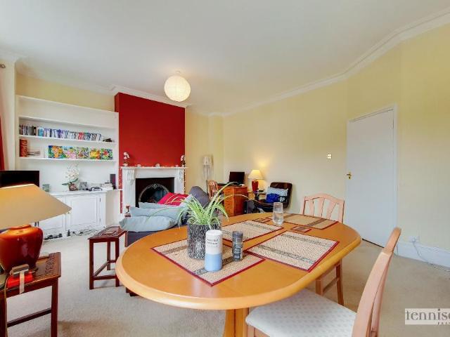 Bernard Gardens, Wimbledon, SW19 7BE 2 bed flat to rent £3,250 pcm £750 pw