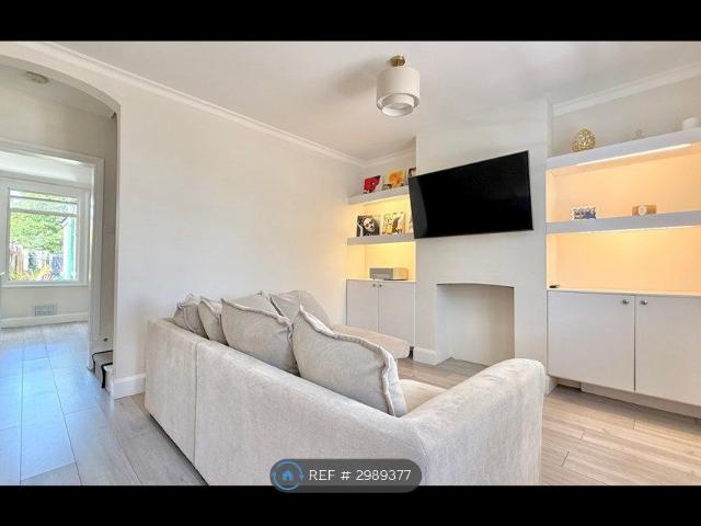 Bernard Road, Wallington SM6, 2 bed terraced house to rent, £2,100 pcm | PrimeLocation