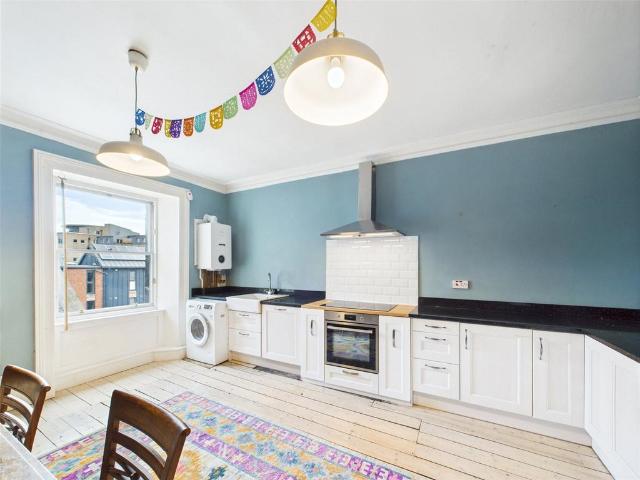 Bernard Street, Edinburgh. 2 bed apartment to rent £1,675 pcm £387 pw