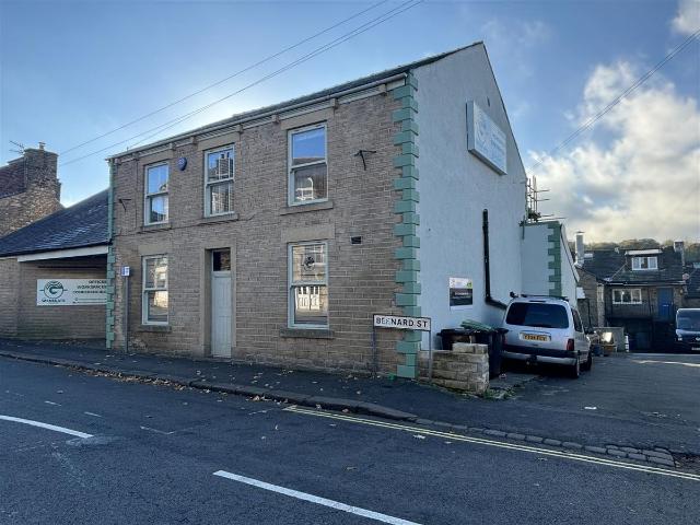 Bernard Street, Glossop SK13, 3 bed flat to rent, £1,300 pcm | PrimeLocation