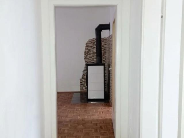 BERNDORF SCHÖNE 3 ZIMMER WOHNUNG MIT BALKON & STELLPLATZ