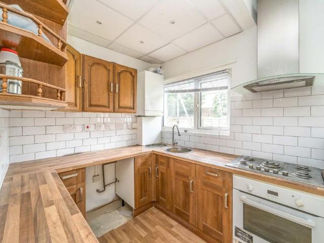 Berne Road, Thornton Heath 4 bed terraced house to rent £2,550 pcm £588 pw