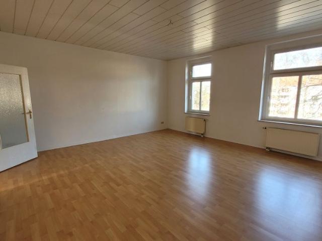 Bernsdorf * 3 Zimmer nahe Technischen Universität * Balkon * Frei