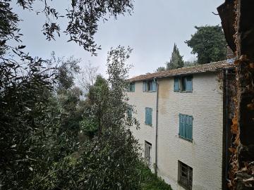 BERRE LES ALPES Maison 4 Pièces avec grange & oliveraie