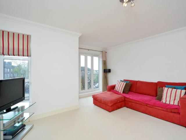 Berridge Mews, London NW6 4 bed mews to rent £4,225 pcm £975 pw