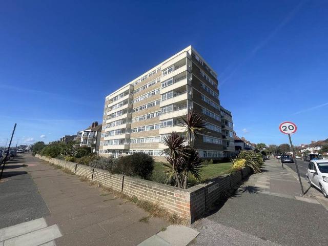 Berriedale House, 251 255 Kingsway, Hove 2 bed flat to rent £1,400 pcm £323 pw