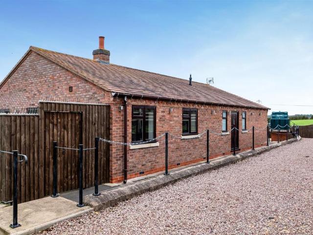 Berrowhill Lane, Feckenham 3 bed bungalow to rent £1,850 pcm £427 pw