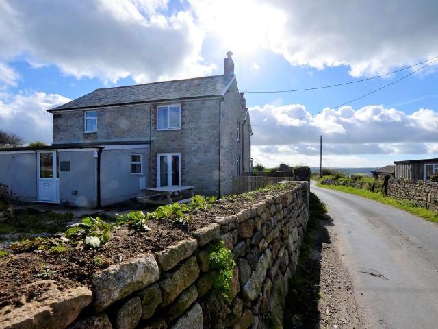 Berry Down Farm House, St Neot PL14, 3 bed farmhouse to rent, £1,550 pcm | PrimeLocation