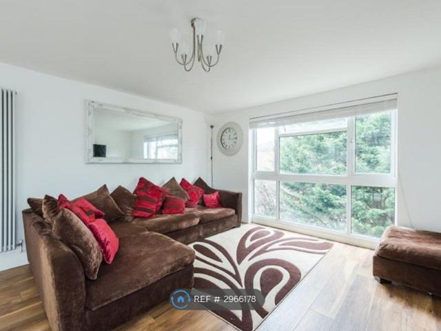 Berry Lane, Rickmansworth WD3, 2 bed flat to rent, £1,750 pcm | PrimeLocation