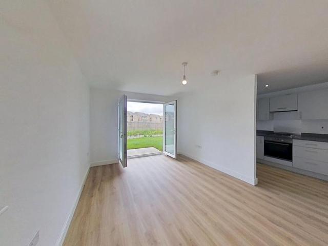 Berry Place, Edinburgh, EH12 2 bed flat to rent £1,595 pcm £368 pw