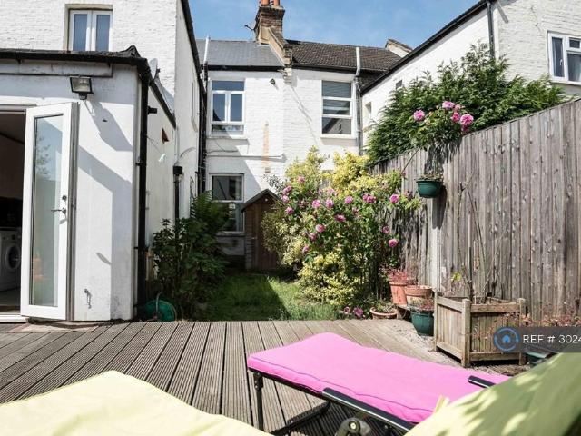Berrymead Gardens, London, W3 2 bed terraced house to rent £2,250 pcm £519 pw