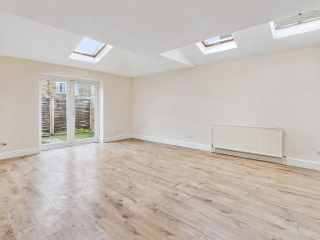 Berrymead Gardens, Springfield Park W3, 2 bed flat to rent, £2,250 pcm | PrimeLocation