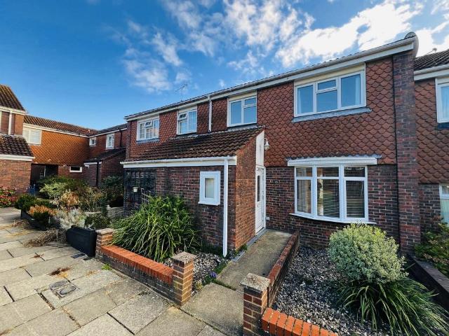Berrymeade Walk, Crawley, RH11 3 bed house to rent £1,900 pcm £438 pw