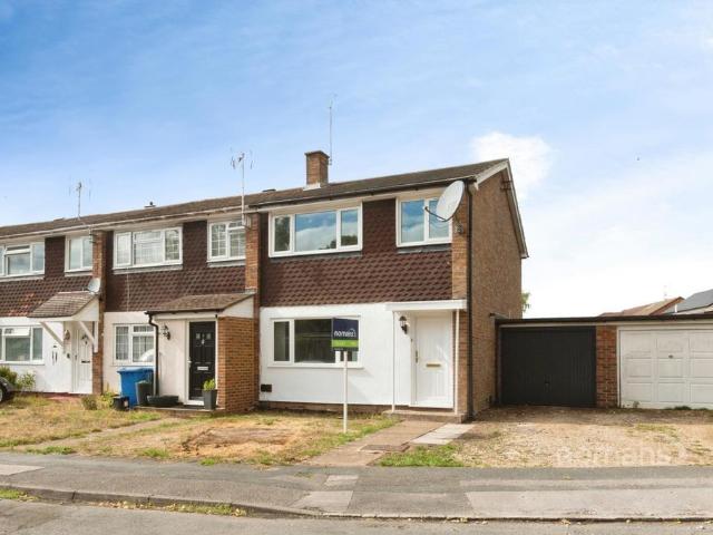 Berrybank, College Town, Sandhurst, GU47 3 bed terraced house to rent £1,750 pcm £404 pw