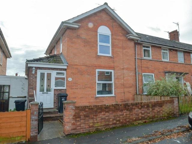Berrydale Avenue, Bridgwater TA6 2 bed end of terrace house to rent £1,095 pcm £253 pw