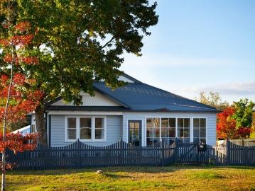 Best of both Worlds!. Rent It or use it as your own weekender. One of Trentham's most sort out locations!