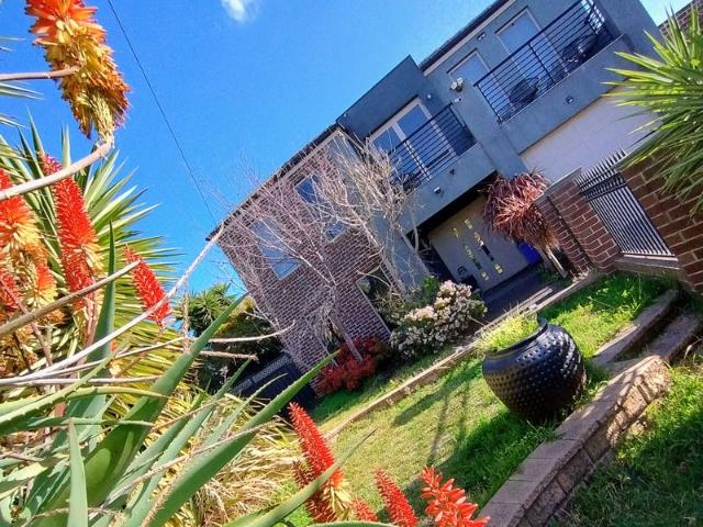 Best house in street.McKinnon school potential.flexi 5 bed family modern home&as exclusive bonus incl everything inside valued@80 120k of extras!