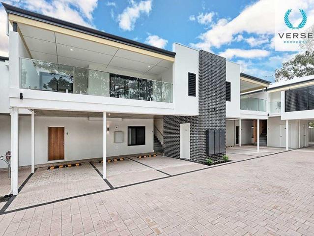 Best in Class, Luxurious, Top Floor, 2 bed apartment in secure, boutique complex