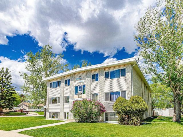 BEST KEPT SECRET IN CLARESHOLM! COME HOME TO YOUR COZY 2 BED/1BATH APARTMENT !
